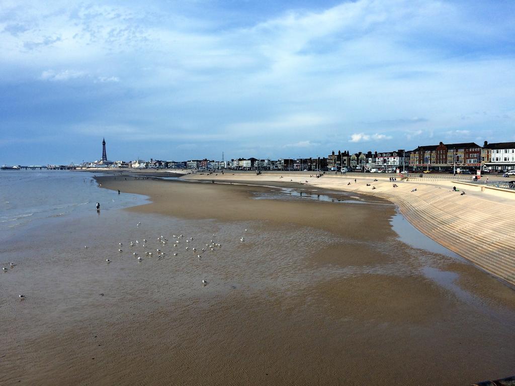 The Golden Sands B&B Blackpool Exterior photo